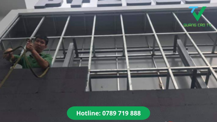 Quy trình lắp đặt màn hình LED tại showroom